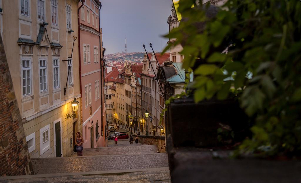 Mcsleep Hostel Praha Bagian luar foto