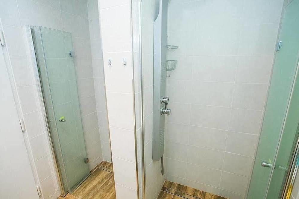 Mcsleep Hostel Praha Bagian luar foto