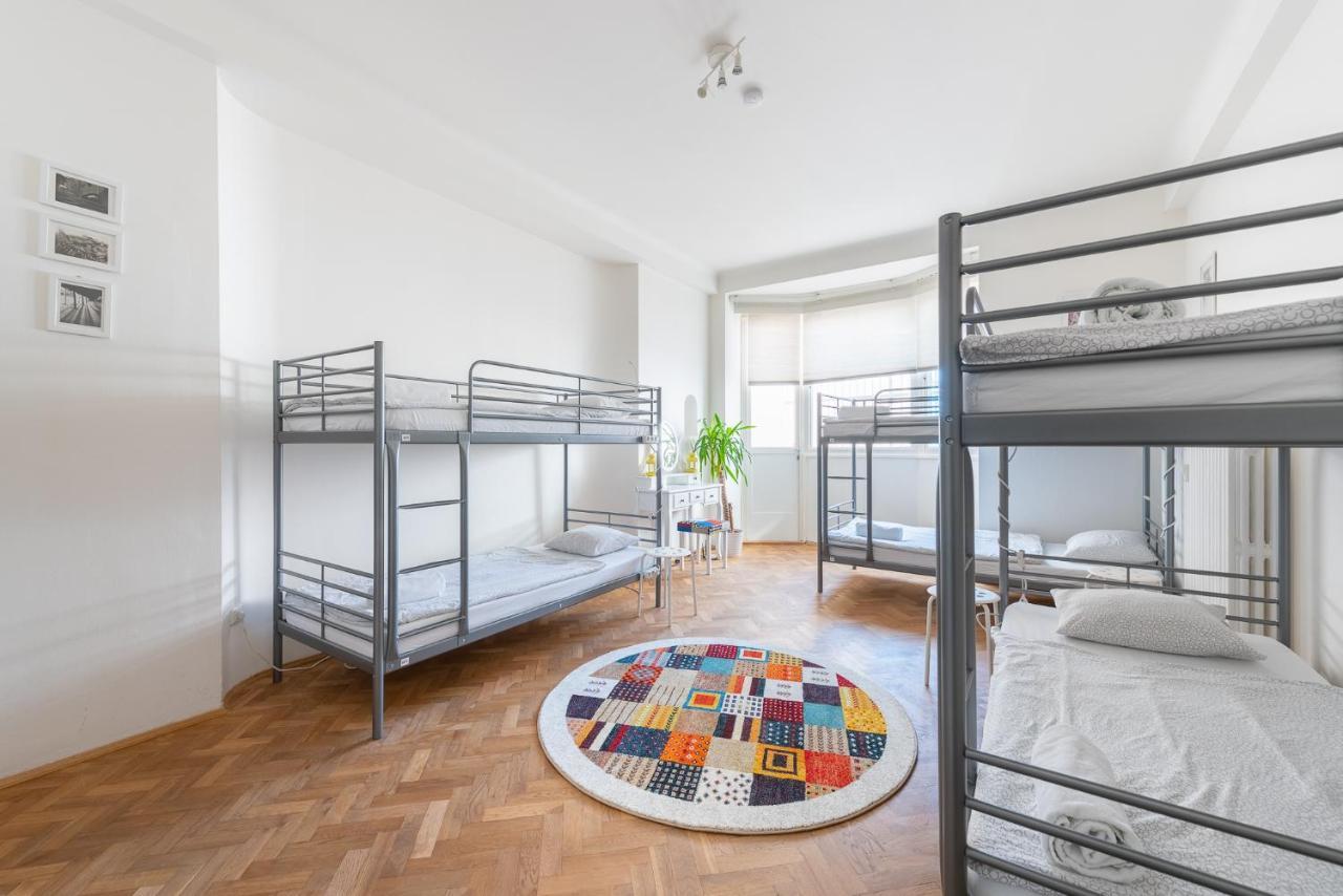 Mcsleep Hostel Praha Bagian luar foto